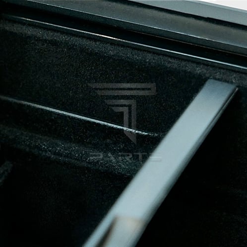 Model 3 Y Orta Konsol Düzenleyici